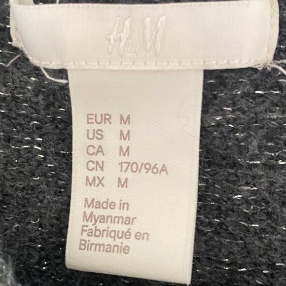 H&M Shimmery Metallic Gray Lightweight Sweater Size Medium Relaxed Fit Casual - Picture 4 of 5